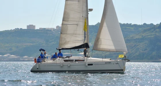 Jeanneau Sun Odyssey 36i sailing in Lisbon